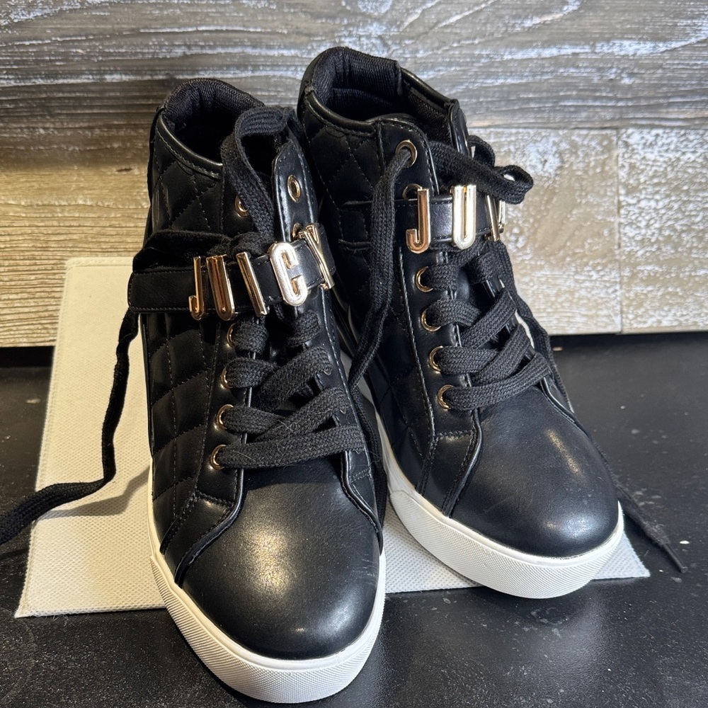 Juicy black wedge